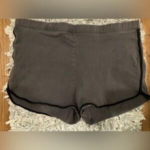 Women’s H&M💜 shorts size XL